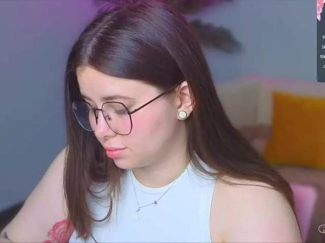 JuicyPeachh on BongaCams 