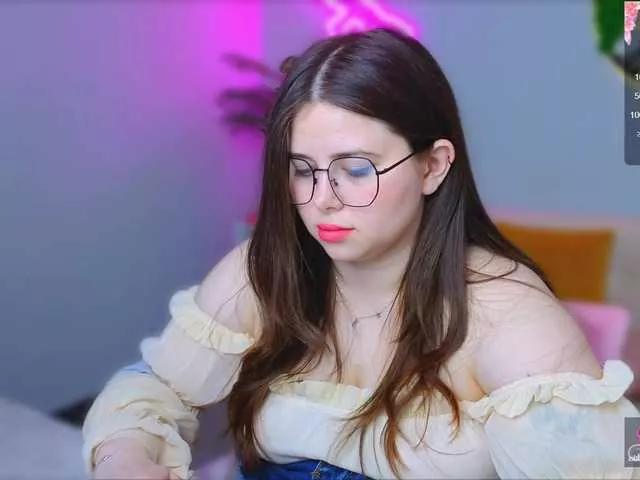 JuicyPeachh on BongaCams 