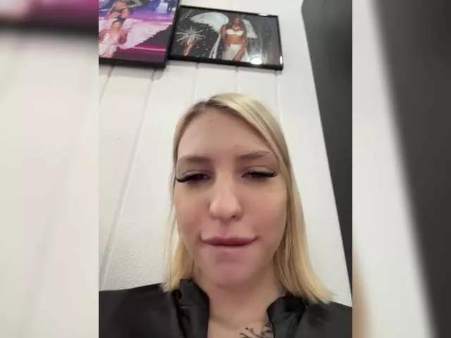 KettyPretty25 on BongaCams 