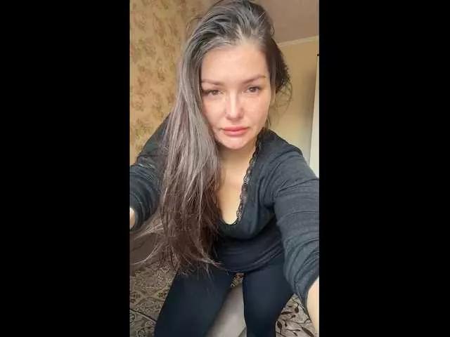 KikiMilf84 on BongaCams 
