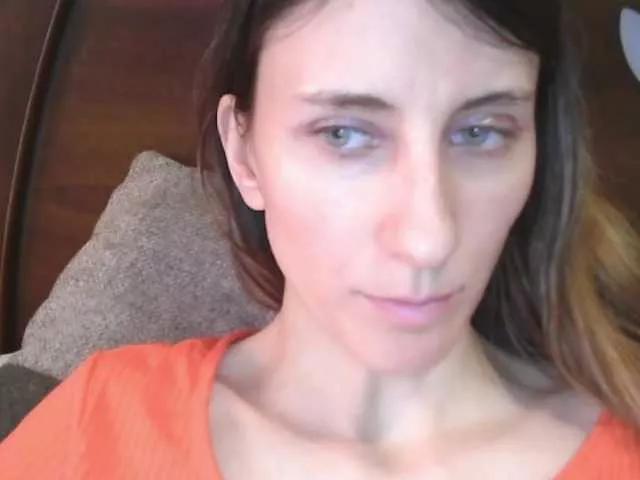 Kitty2044 on BongaCams 