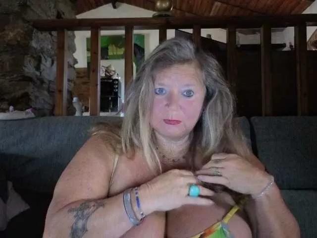 lady-vamp on BongaCams 