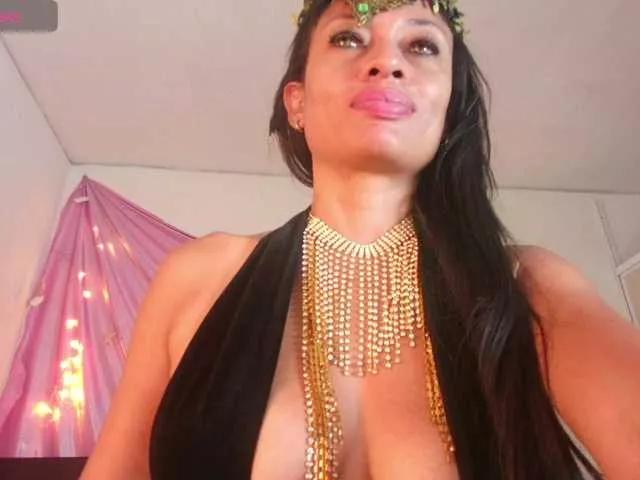 latinaStepmomm on BongaCams 