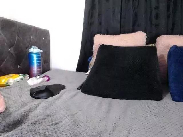 Lesliee22 on BongaCams 