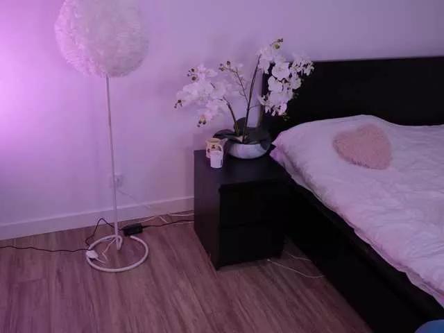 LilyColins on BongaCams 