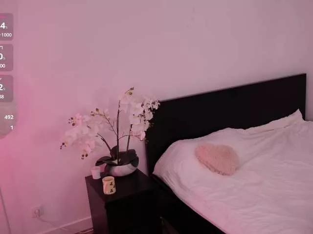 LilyColins on BongaCams 