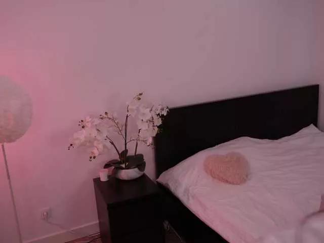 LilyColins on BongaCams 