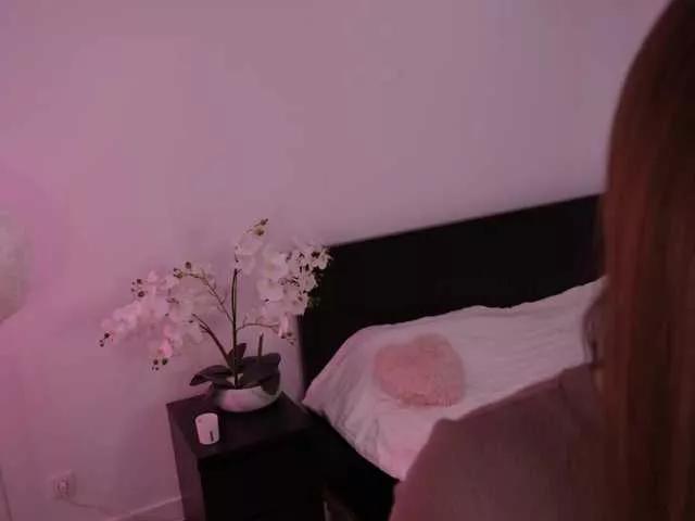 LilyColins on BongaCams 