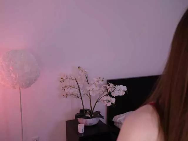LilyColins on BongaCams 
