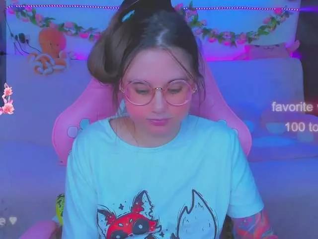 LittleKitsune on BongaCams 