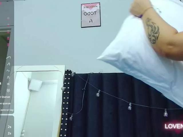 Littlemilfgela on BongaCams 