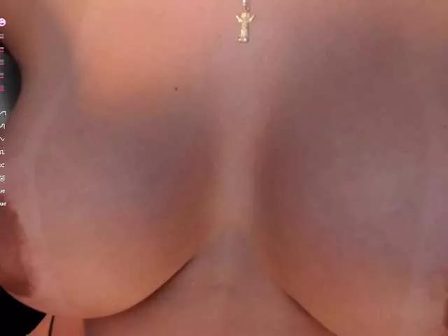 LizzHamilton on BongaCams 