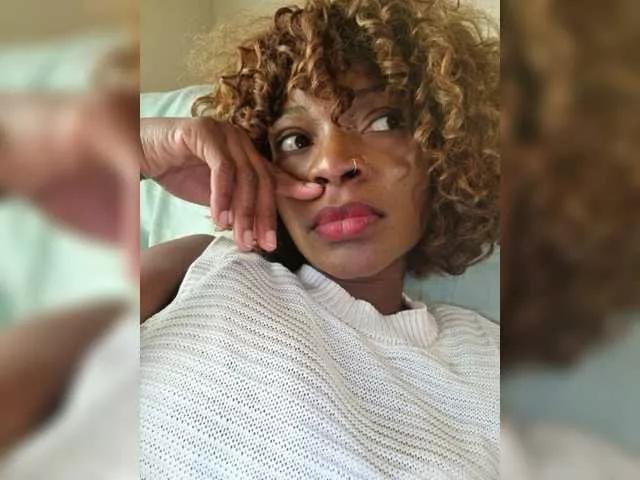 Lolaciao23 on BongaCams 