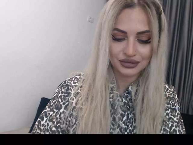 lovelyblondyx on BongaCams 
