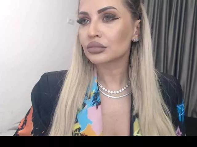 lovelyblondyx on BongaCams 