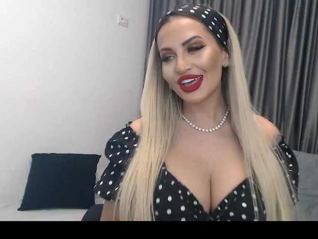 lovelyblondyx on BongaCams 