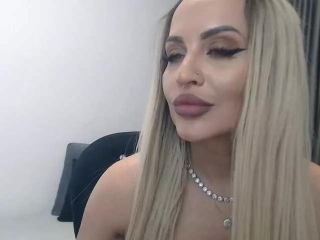 lovelyblondyx on BongaCams 