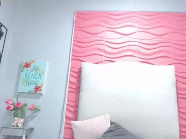 LuciaSpear on BongaCams 