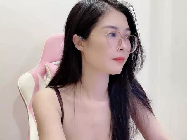 LylySweet18 on BongaCams 