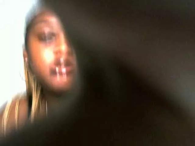 miss-caramel on BongaCams 
