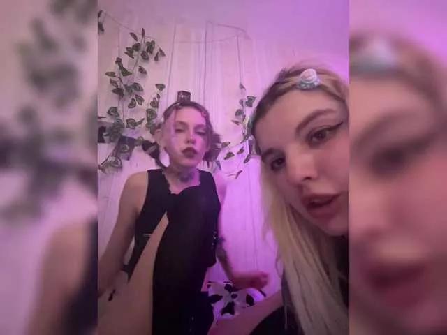 Molly-and-Ewa on BongaCams 
