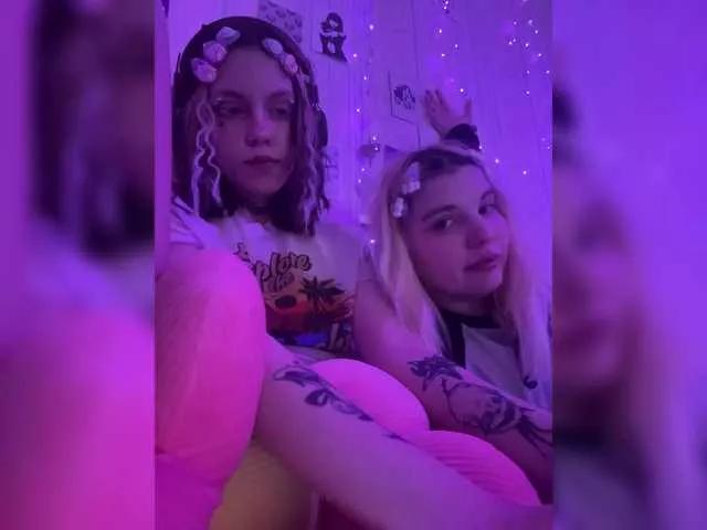 Molly-and-Ewa on BongaCams 