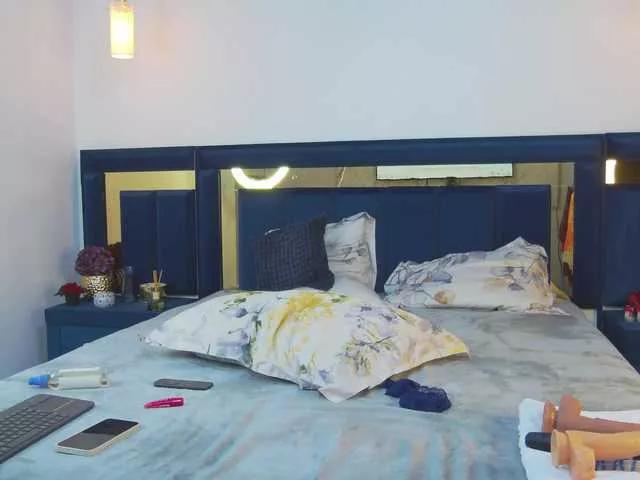 Mona093 on BongaCams 