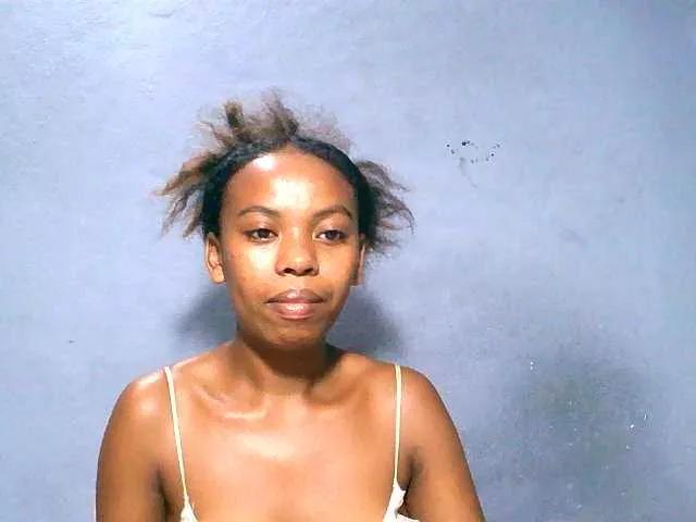 Niainahh on BongaCams 