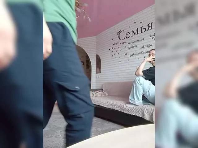 Niki233221 on BongaCams 