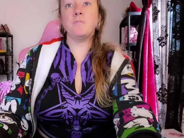 Offline NylonQueen on BongaCams