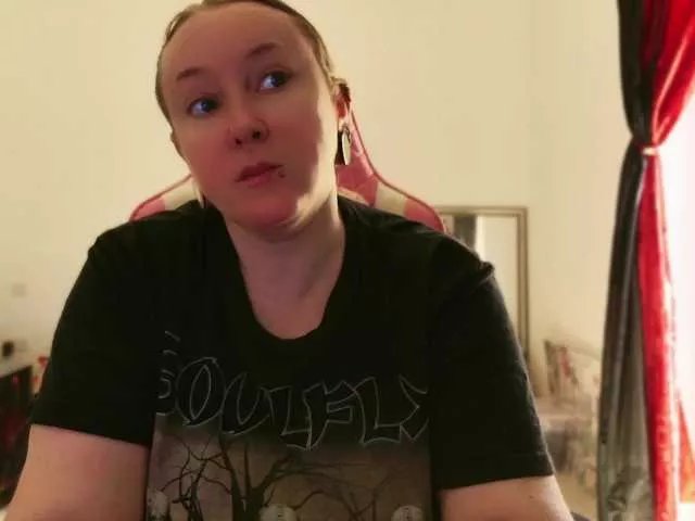 Offline NylonQueen on BongaCams