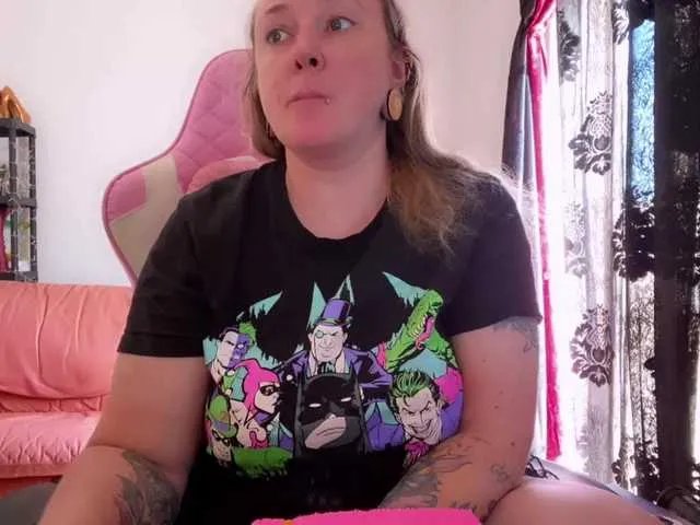 Offline NylonQueen on BongaCams