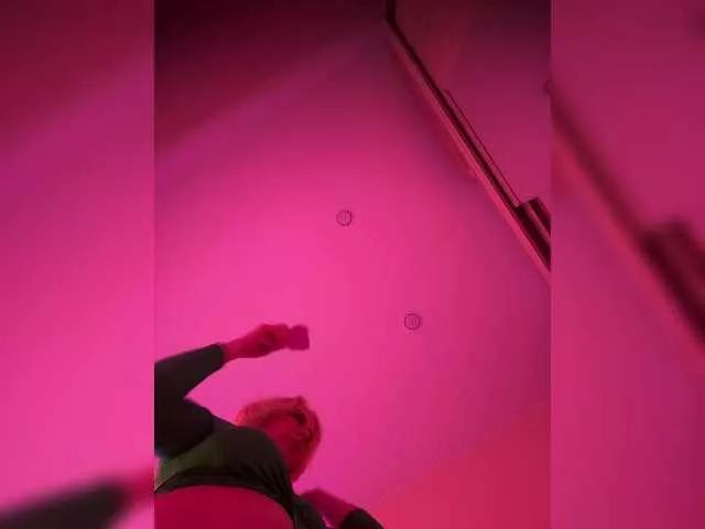 ParaLoveLove on BongaCams 
