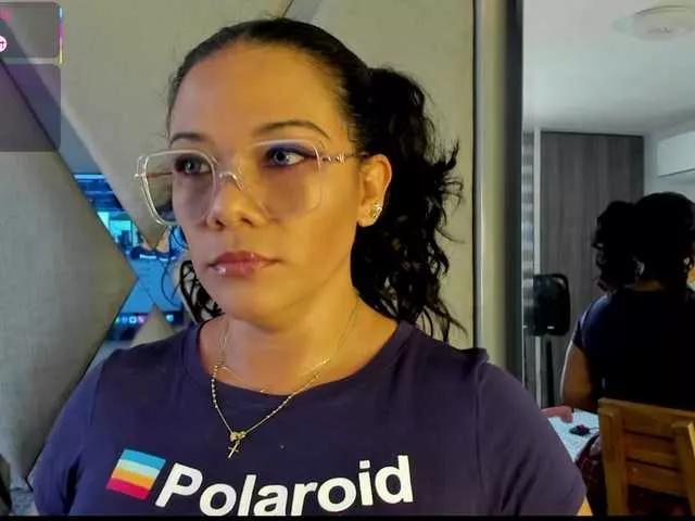 paula-daniela1 on BongaCams 