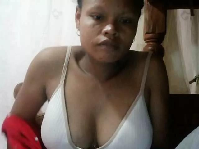 Pussy01lips on BongaCams 