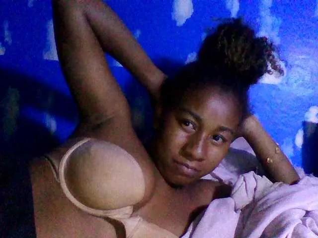 Raharisexy on BongaCams