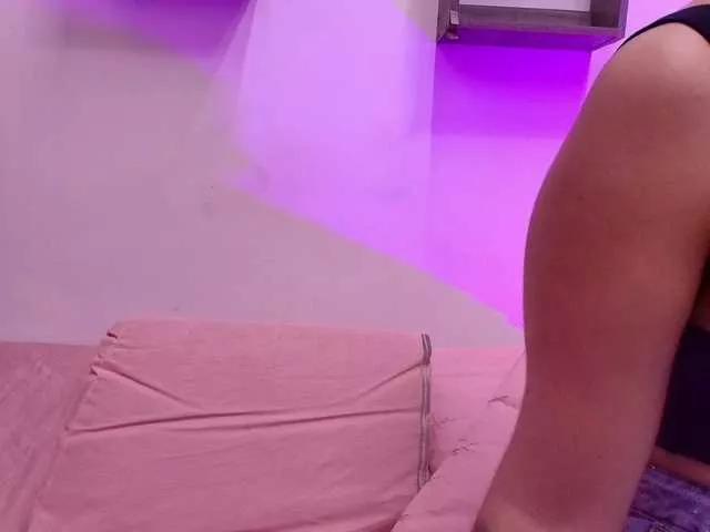 Freechat rayne-lor on BongaCams