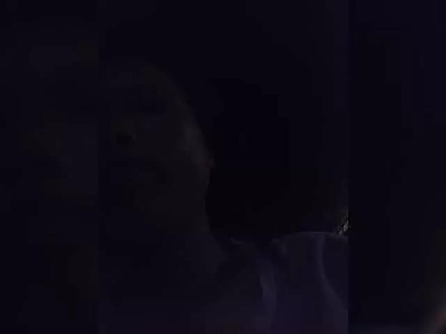 Roiemn on BongaCams 