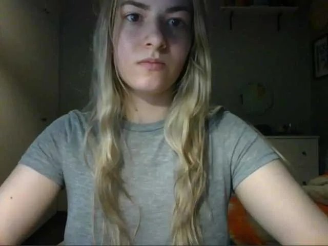 Offline RosieJune on BongaCams