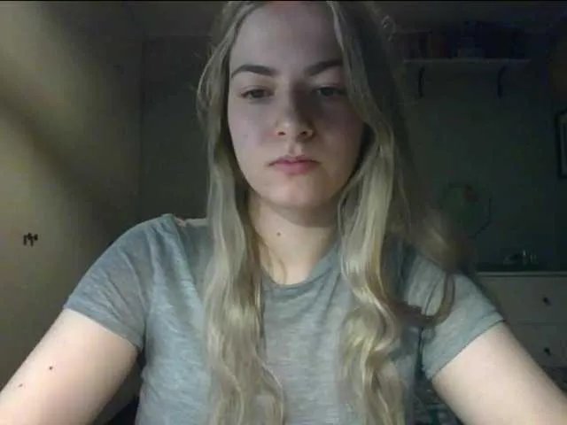 Offline RosieJune on BongaCams