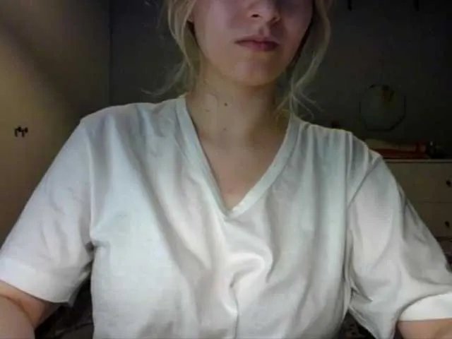 Offline RosieJune on BongaCams