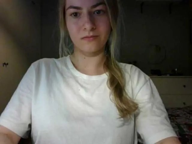 Offline RosieJune on BongaCams