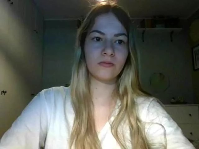 Offline RosieJune on BongaCams