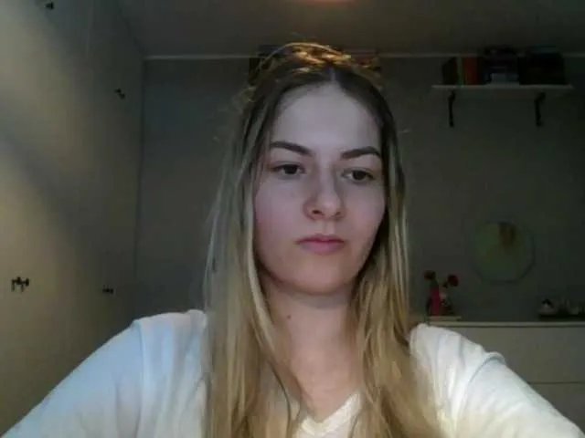 Offline RosieJune on BongaCams