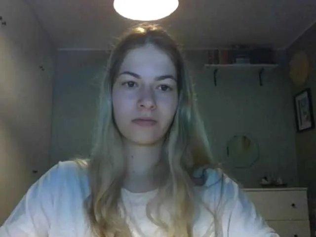 Offline RosieJune on BongaCams