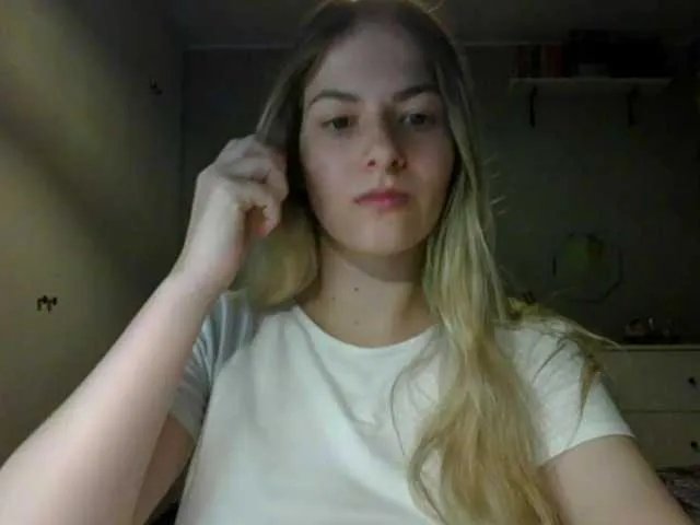 Offline RosieJune on BongaCams