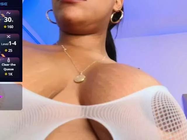 SaamyTits on BongaCams 