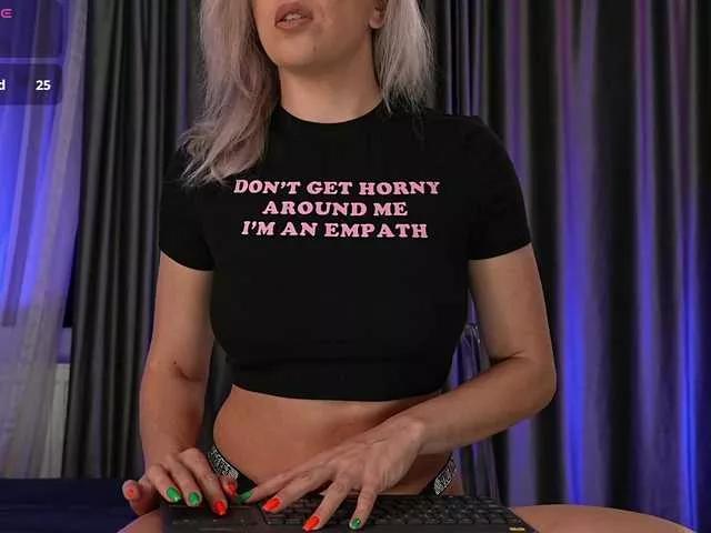 sarahjadore on BongaCams 