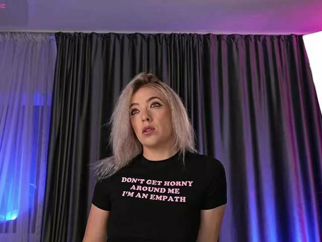 sarahjadore on BongaCams 