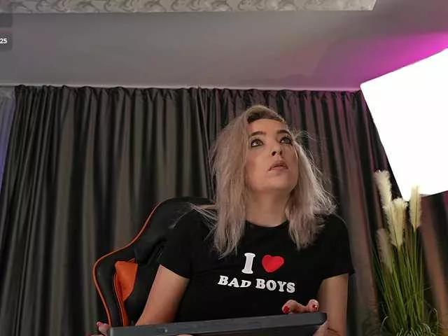 sarahjadore on BongaCams 